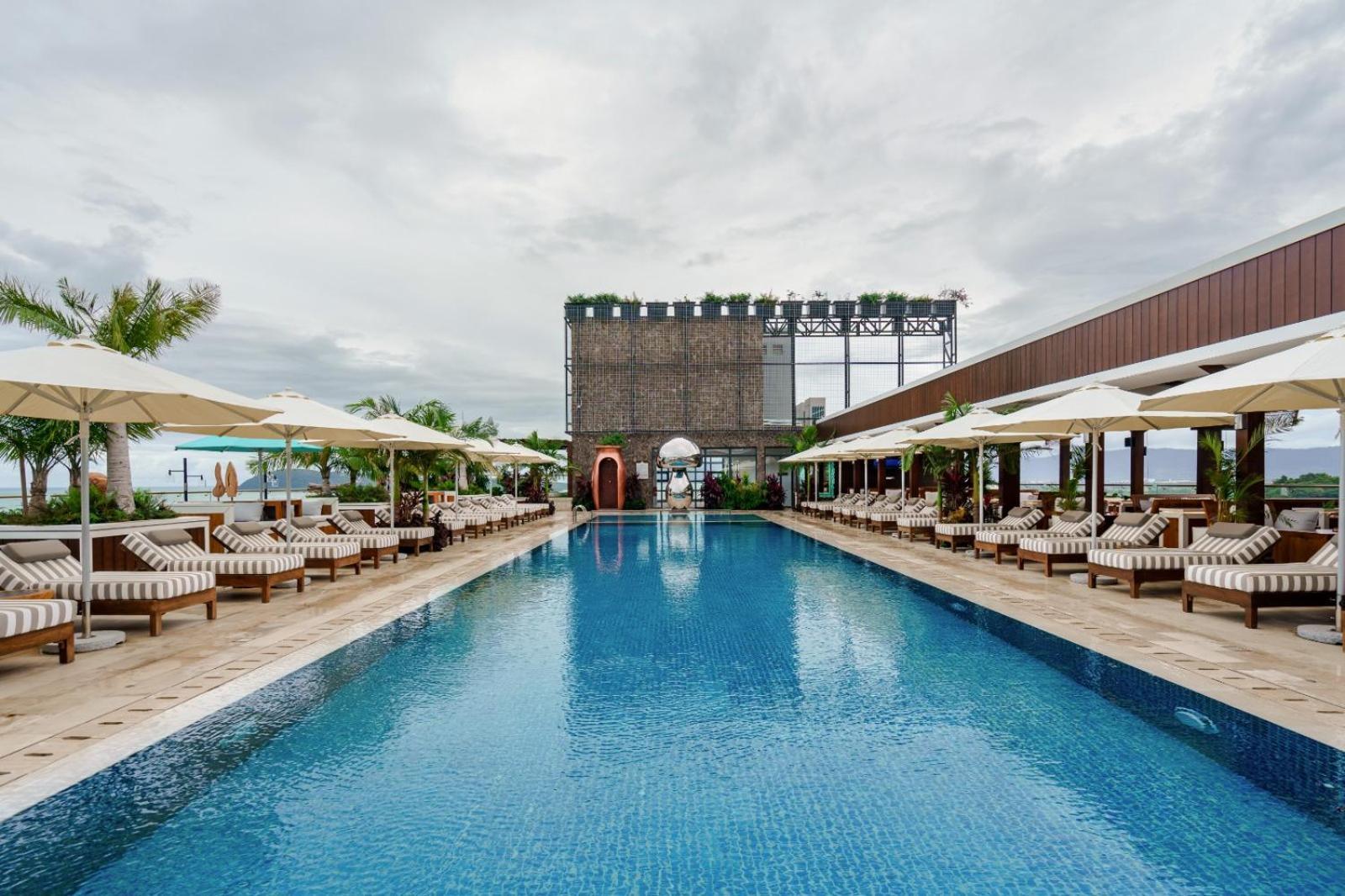 The Riyaz Lavanya Langkawi Пантай-Ченанг Екстер'єр фото The rooftop pool at the hotel